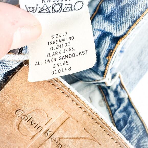 Calvin Klein Flare Jean All Over Sandblast Vintage Denim Size 7 Inseam 30 - Picture 7 of 8